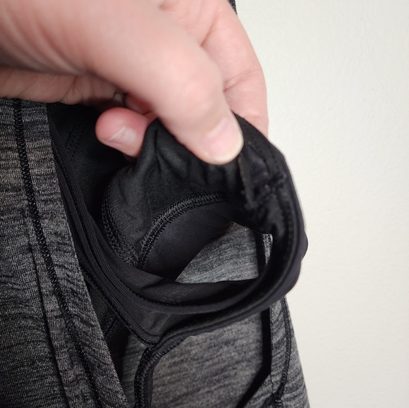 Lululemon Glide and Slide Tank with Built in Bra (NO Pads), Grey/Black, Size 6 - Picture 10 of 13